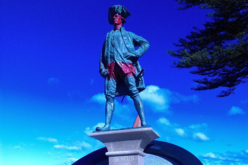 Statue of James Cook