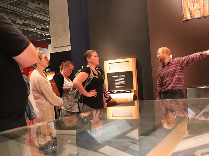 Rāwhiti School Teacher PLD, January 2021. Photo by Scott Ogilvie. Te Papa (169498) Man with arms raised looks in the direction of 3 women
