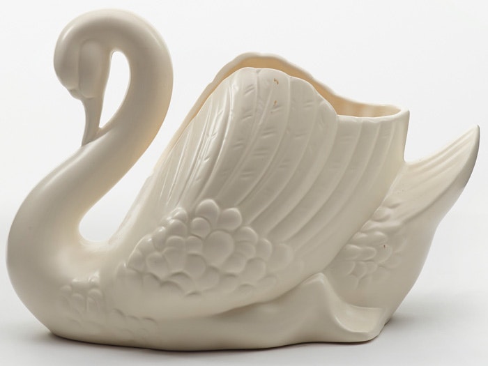 Swan vase, 1950s, New Zealand, by Crown Lynn Potteries Ltd. Purchased 1984. CC BY-NC-ND licence. Te Papa (CG001535) Swan vase, 1950s, New Zealand, by Crown Lynn Potteries Ltd. Purchased 1984. CC BY-NC-ND licence. Te Papa (CG001535)
