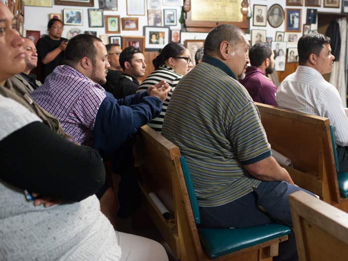 Digital photography workshop in progress at Tauwhara Marae, 2014. Photograph by Michael Hall, Te Papa