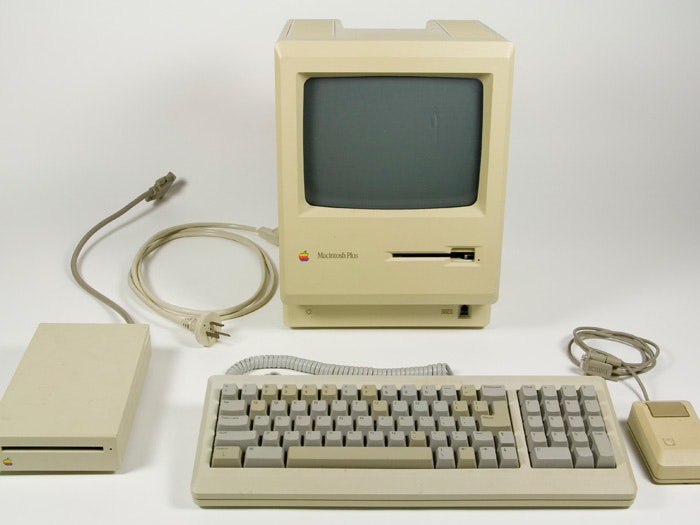 Macintosh Plus computer, 1986, United States, by Apple Computer, Inc.. Gift of Don Long, 2011. CC BY-NC-ND licence. Te Papa (GH021018) Macintosh Plus computer, 1986, United States, by Apple Computer, Inc.. Gift of Don Long, 2011. CC BY-NC-ND licence. Te Papa (GH021018)