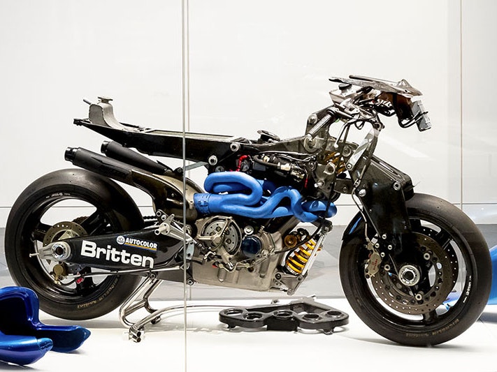The Britten Bike on display without its bodywork, 2021. Photo by Maarten Holl. Te Papa A motorbike on display in a large glass case