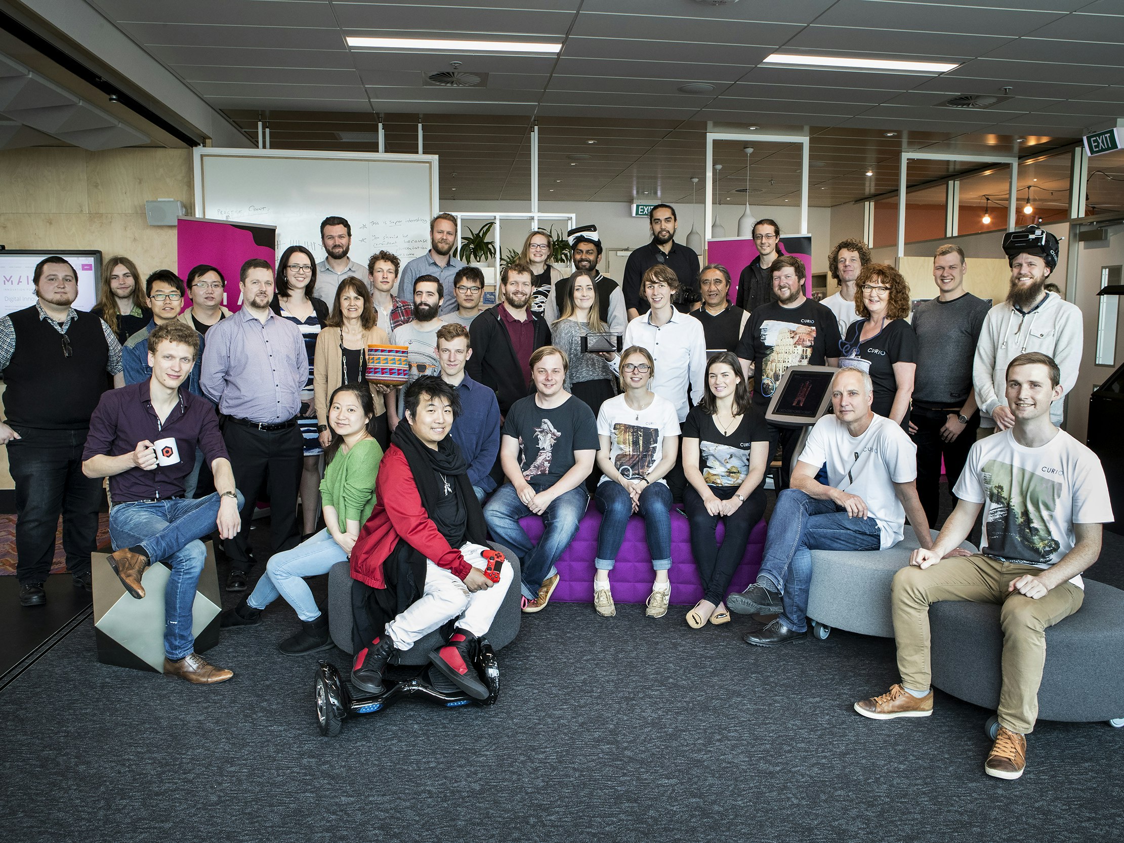 mahuki_teams._photographer_mike_oneill_c_te_papa.jpg Group image