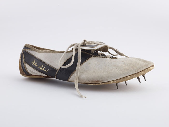 Peter Snell's shoe, as designed by Arthur Lydiard, 2017. Photograph by Mike O'Neill. Te Papa Peter Snell's shoe