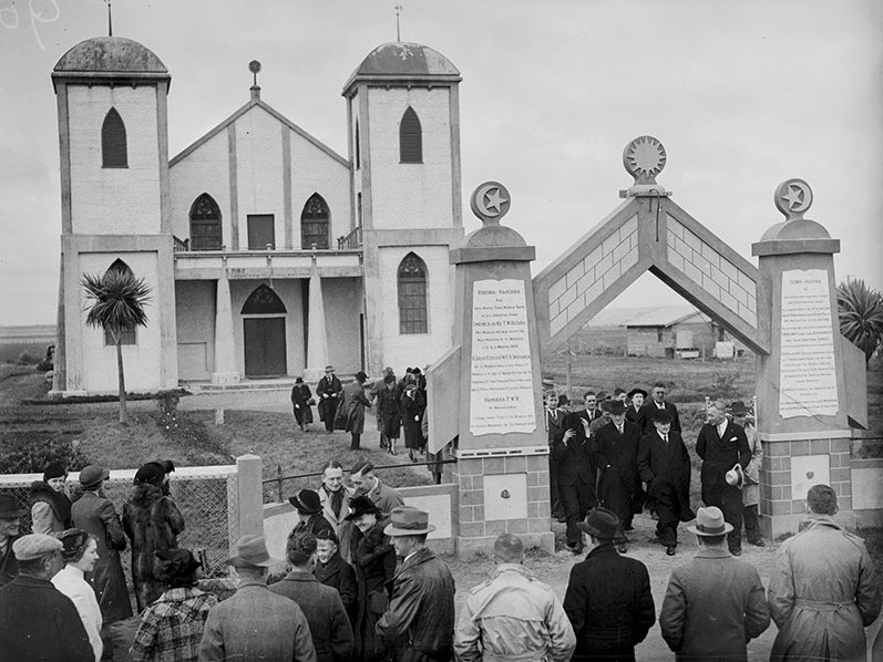 At Ratana, 1939, by William Hall Raine. Te Papa (A.005127)