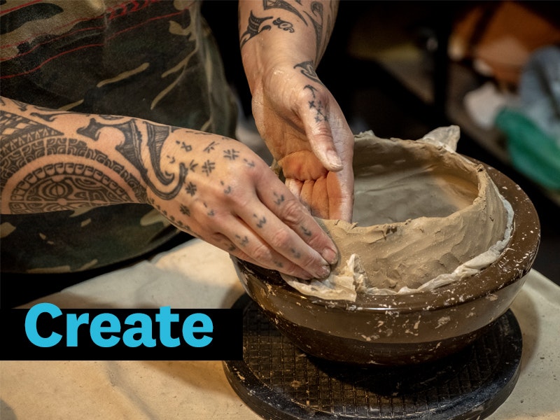 Stevei Houkamau in her studio. Photo by Daniel Crichton-Rouse. Te Papa celebrating_makers_clay_tile.jpg
