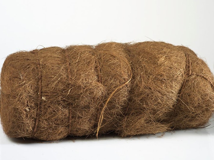 Magimagi (coconut fibre). Te Papa (FE010558) A bundle of brown fibre tied with string made from that fibre