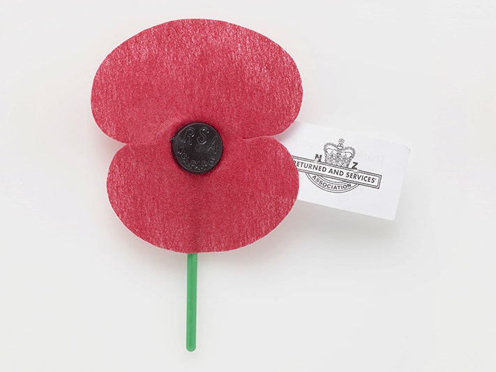 Anzac poppy, 2011, New Zealand, by Royal New Zealand Returned and Services' Association. Gift of an anonymous donor, 2011. CC BY-NC-ND 4.0. Te Papa (GH021297) A red poppy made of plastic and fabric