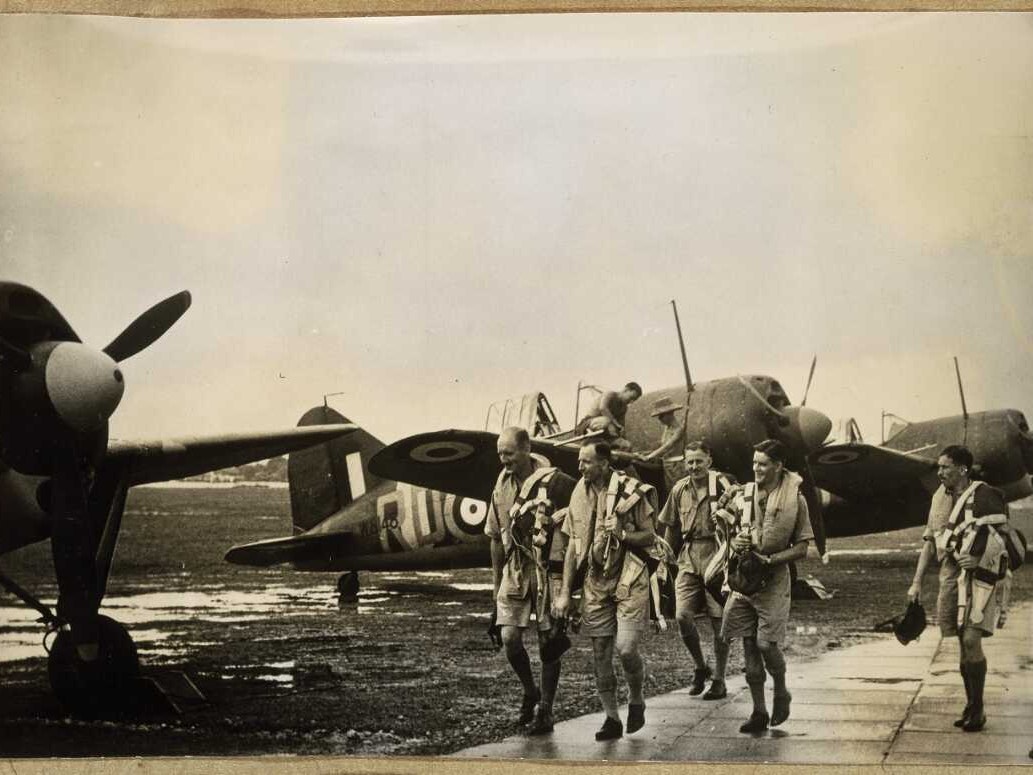 488-squadron.jpg RNZAF soldiers and three planes on an airfield