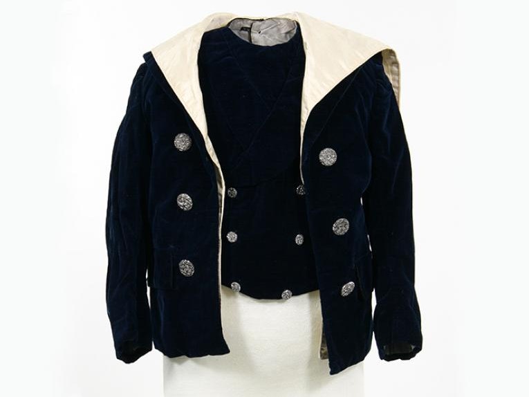Boy's sailor suit, late 1800s, maker unknown. Gift of Mrs Harkness, 1966. CC BY-NC-ND 4.0. Te Papa (PC001376) A child's black and white top that is designed to look like a sailor's suit.