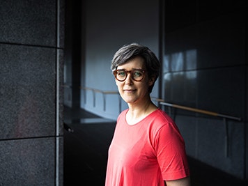 Lizzie Bisley, Curator Modern Art. Photo by Jack Fisher, 2021. Te Papa (168626) A head and shoulders of a woman with short hair.