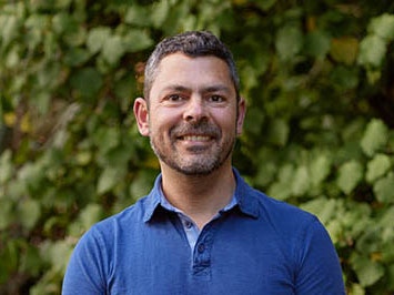 Carlos Lehnebach. Photo by Yoan Jolly Head and shoulders of a man smiling at the camera.