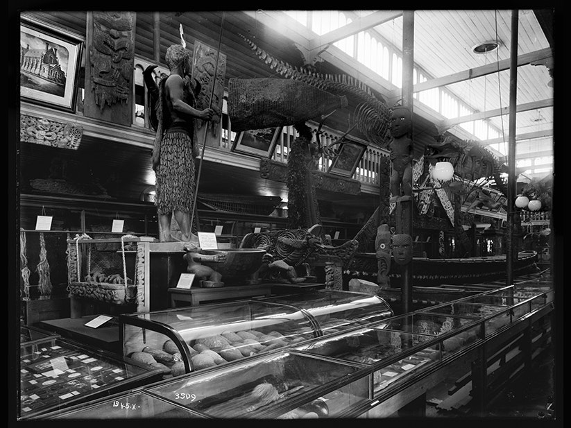Old Dominion Museum – interior view of the Main Hall, about 1910. Te Papa (MA_C.001050) A black and white photo of the inside of a museum with a lot of collection items jammed into the space.