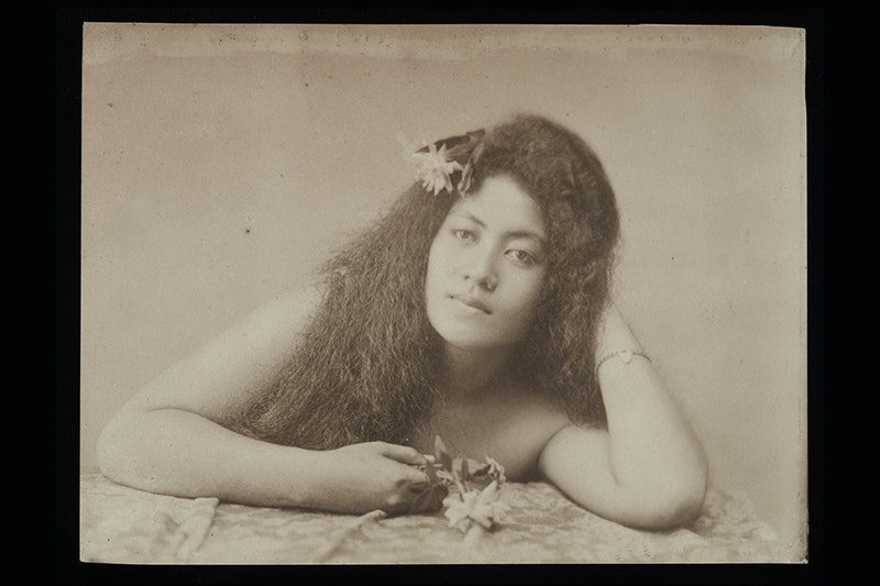 Sepia photo of a Sāmoan woman